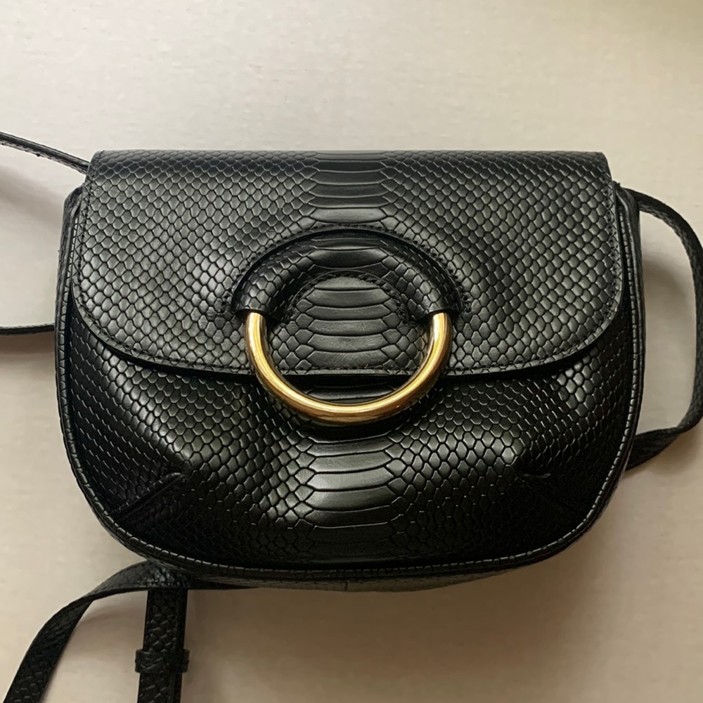 New without tags banana republic black leather crossbody bag